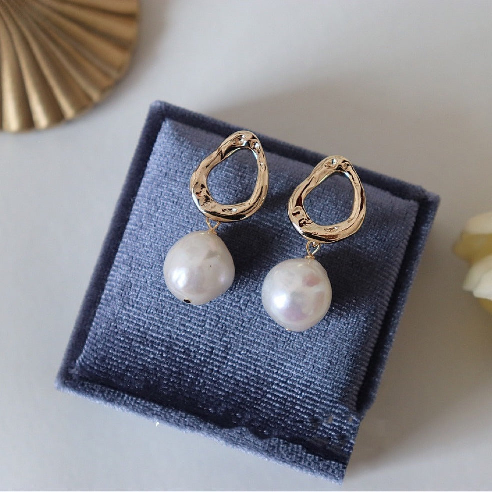 Women's Retro Temperament Baroque Pearl Earrings