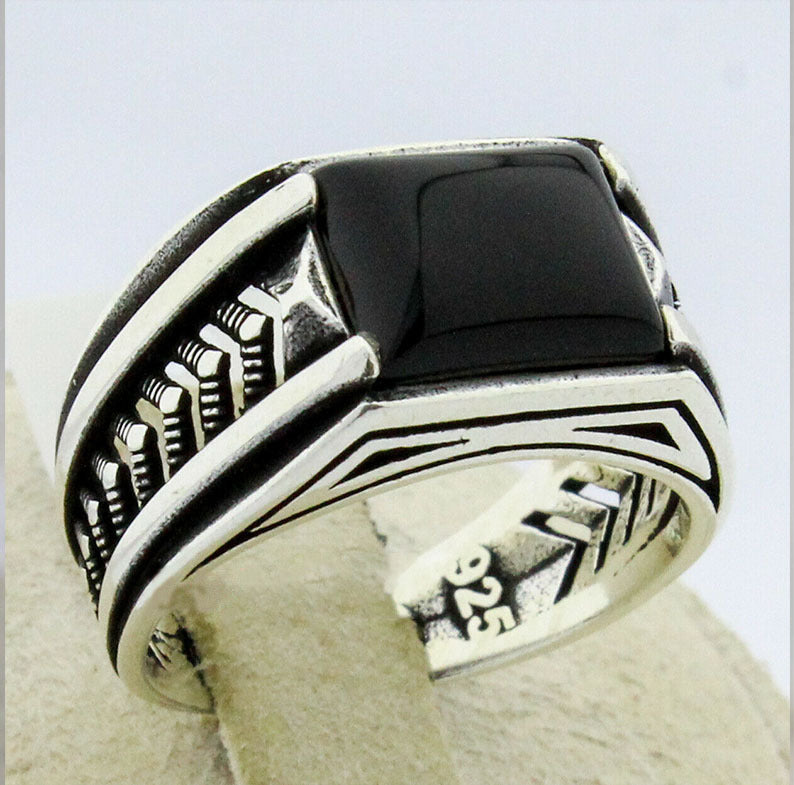 Women's Vintage Pattern Black Face Ring