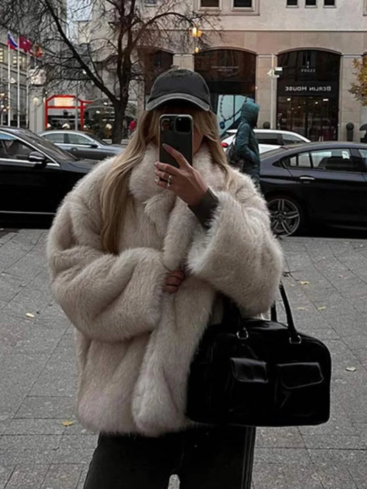 Women Autumn Winter Solid Fluffy Faux Fur Thick Coat Elegant Lapel Long Sleeves Short Overcoats 2024 New Warm Street Outerwear